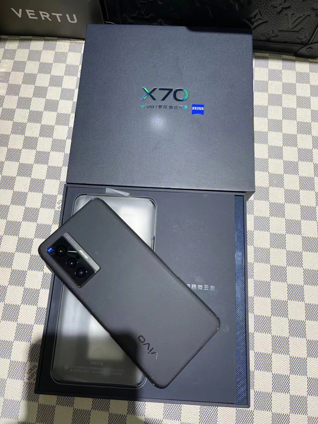 vivo x70