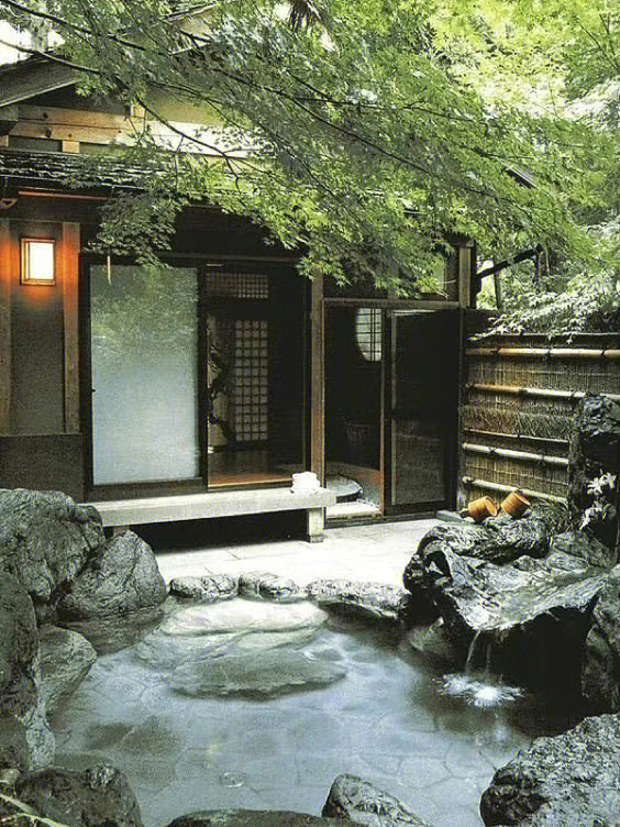 日式庭院安静中不乏山水流动的禅意