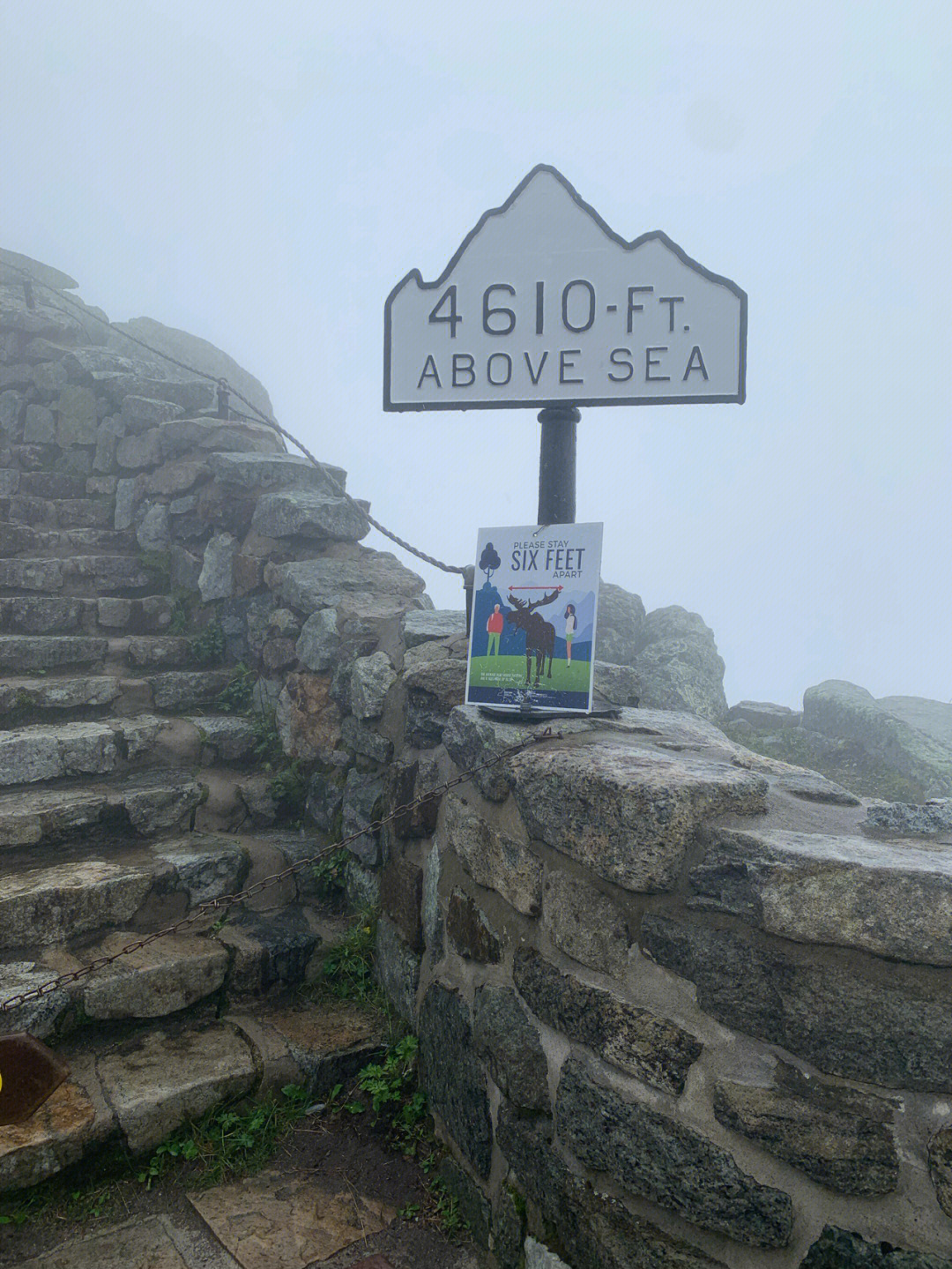 早上alpine lodge退房就开上去白面山summit因为下雨关了 去不了顶