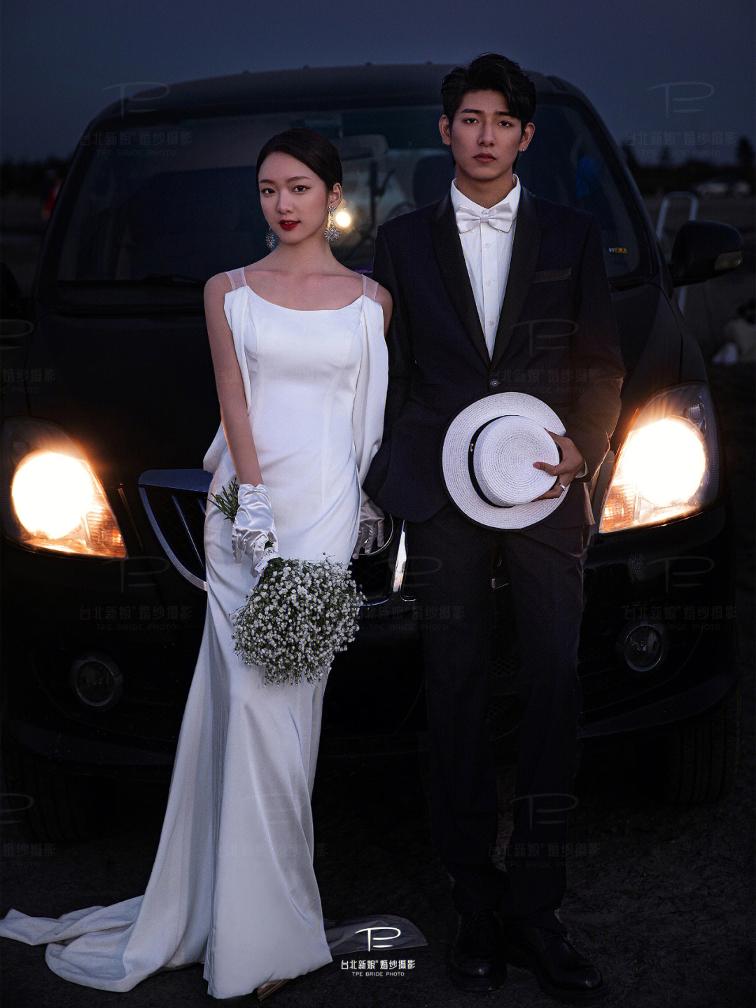 不断创造主创团队:台北新娘导演摄制组身穿婚纱与你一起感受落日在