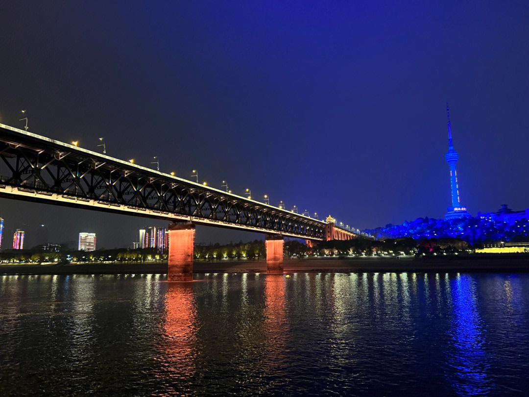 武汉江滩夜景文案图片