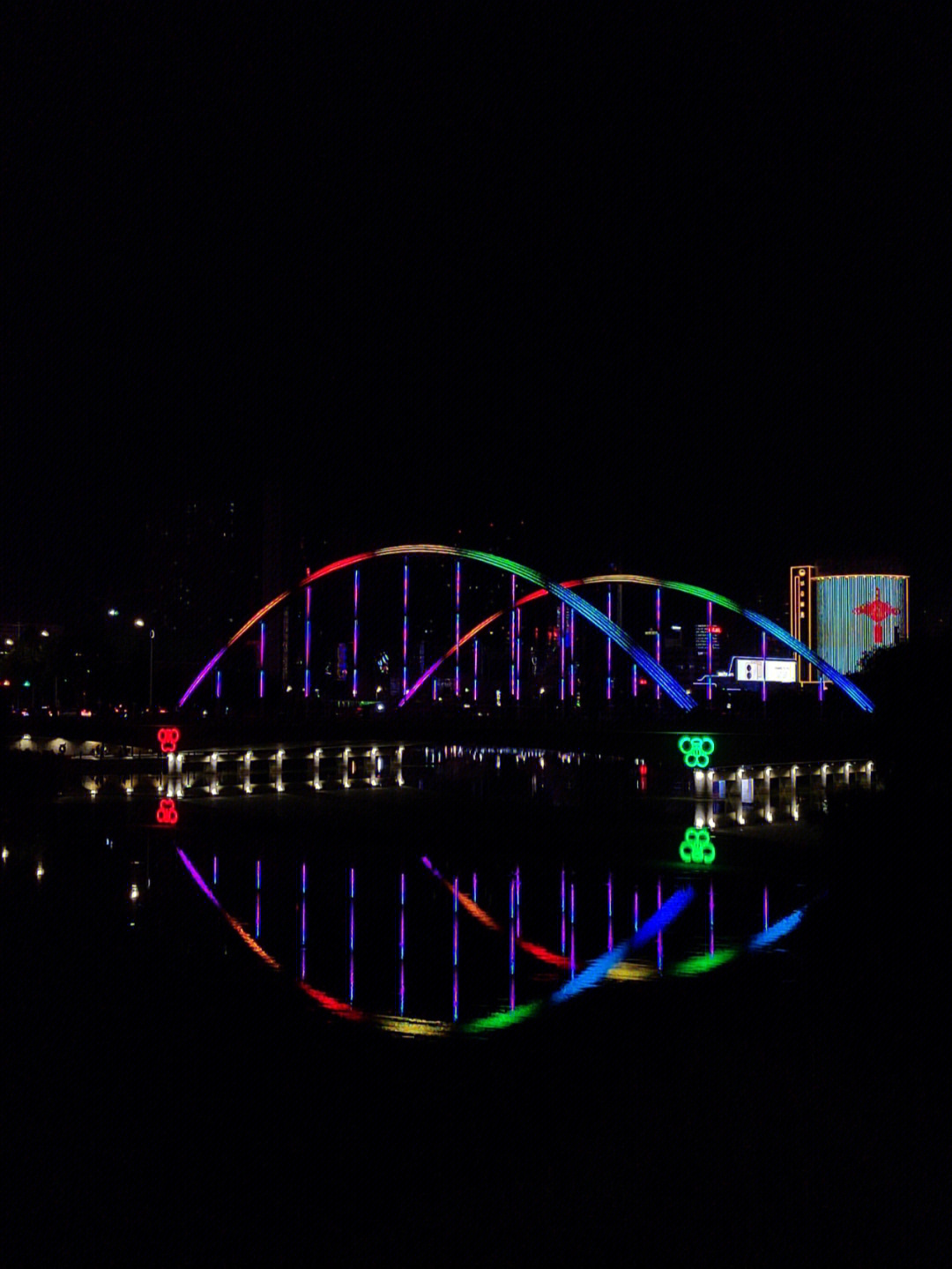 西峰彩虹桥夜景图片