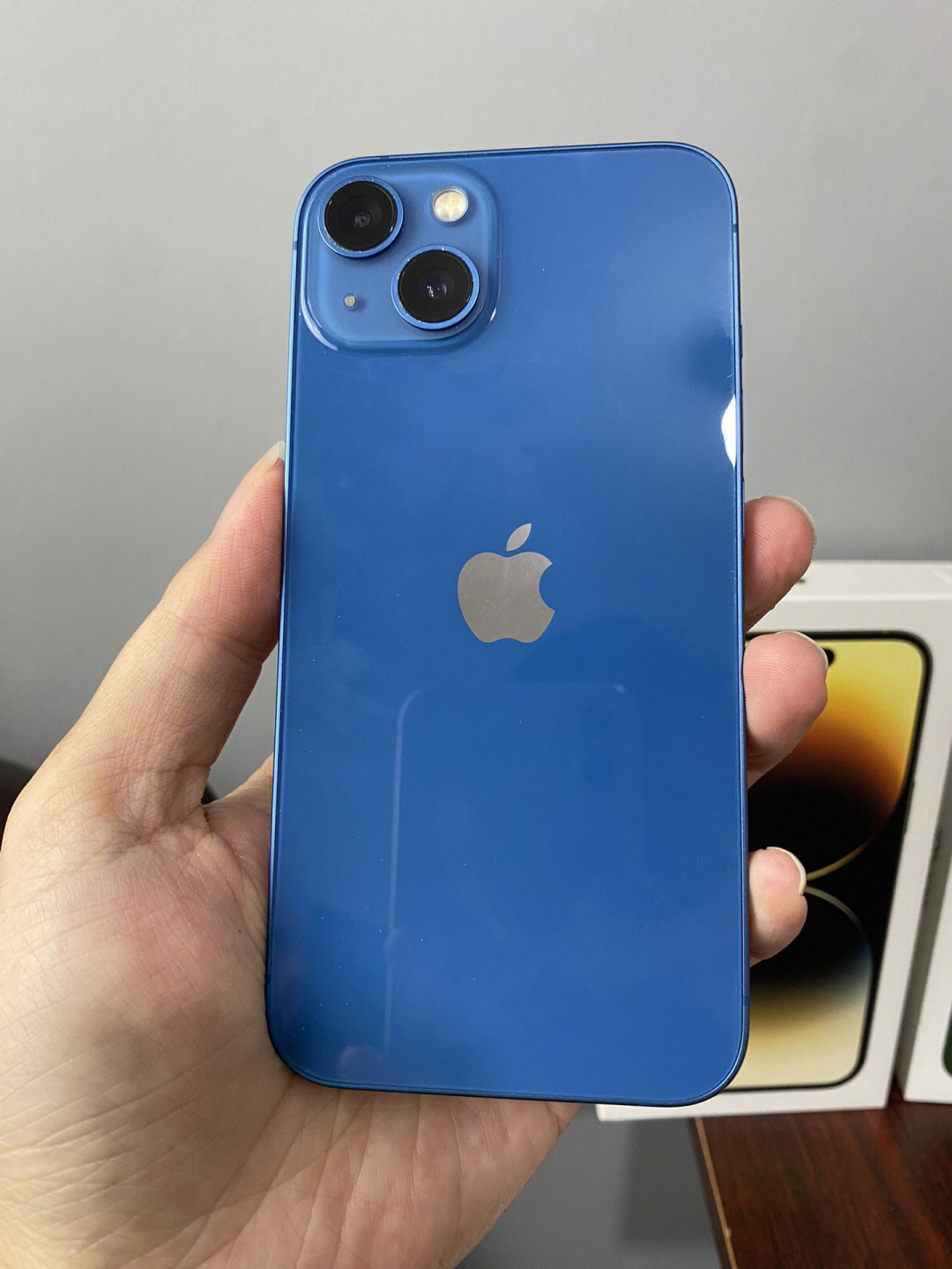 iphone13蓝色实物图图片