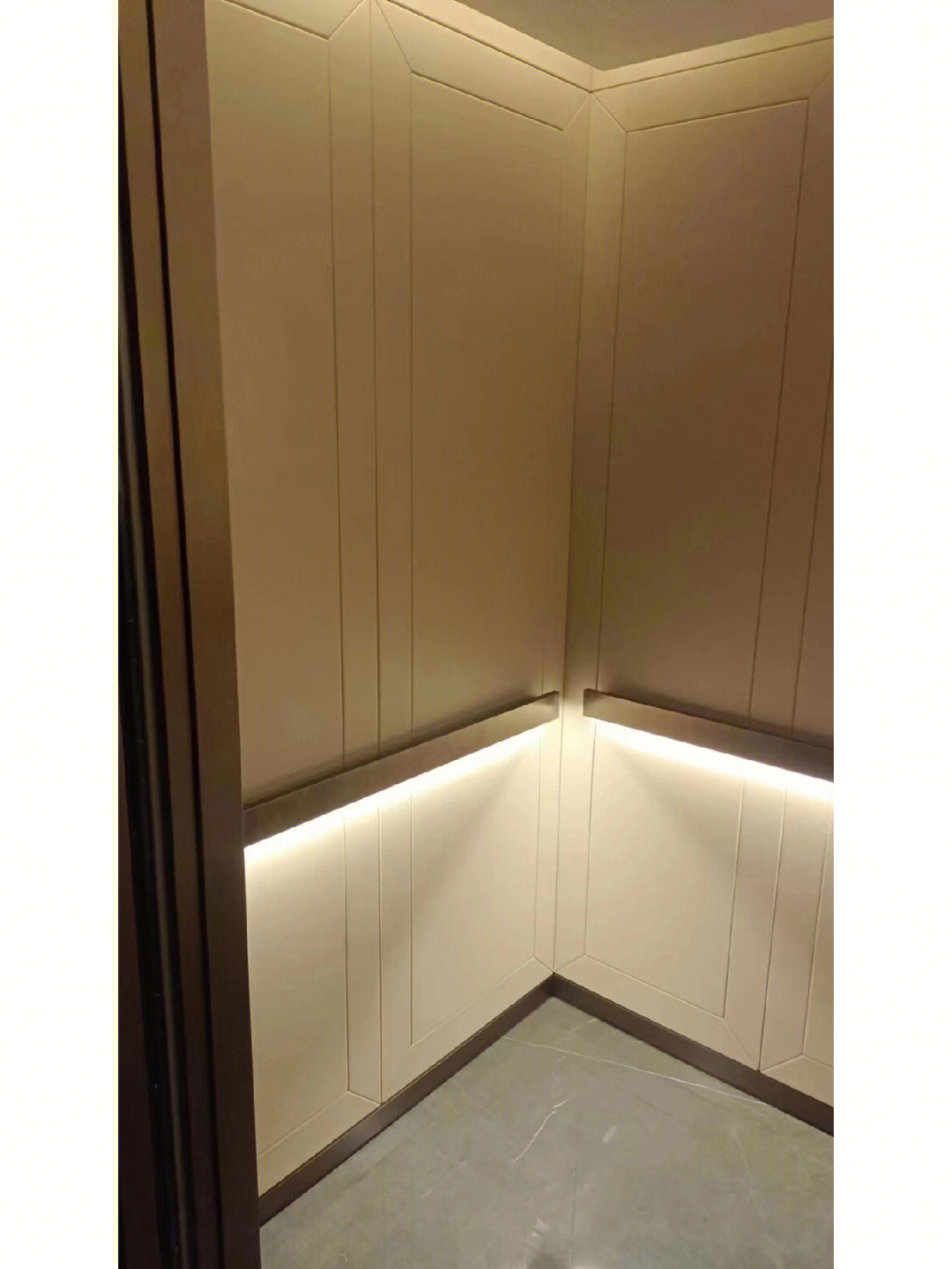 日立电梯轿厢装饰成品效果展示