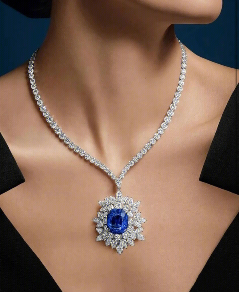 最大的克什米尔蓝宝石图片