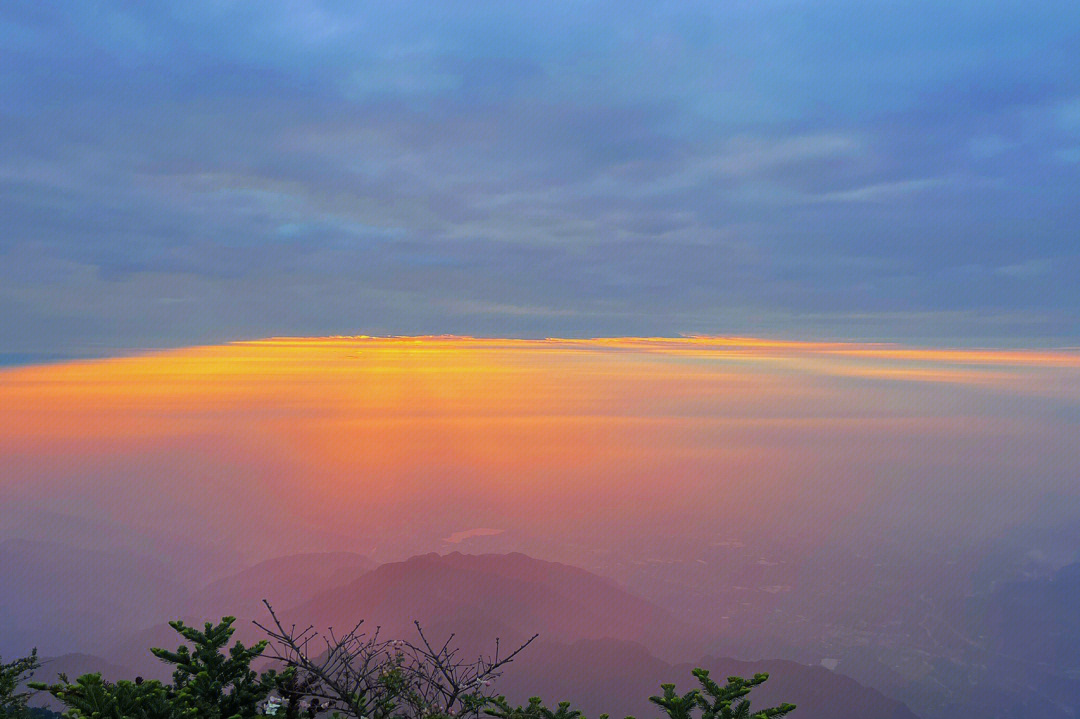 峨眉山的日出