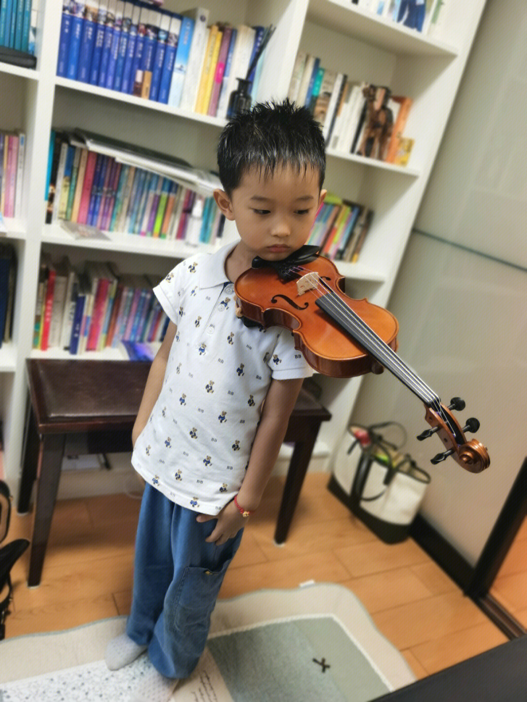 第一节小提琴课夹琴唱谱