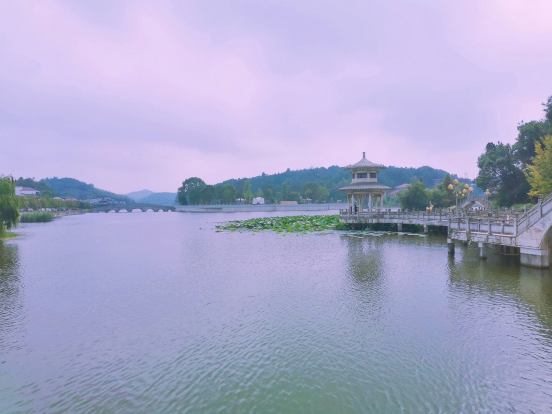 江背印山湖风景区图片