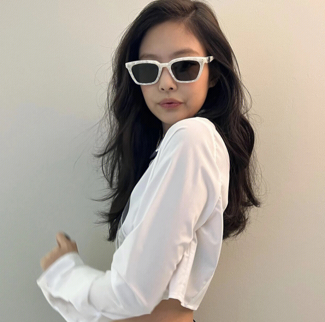 jennie头像超拽 戴墨镜图片