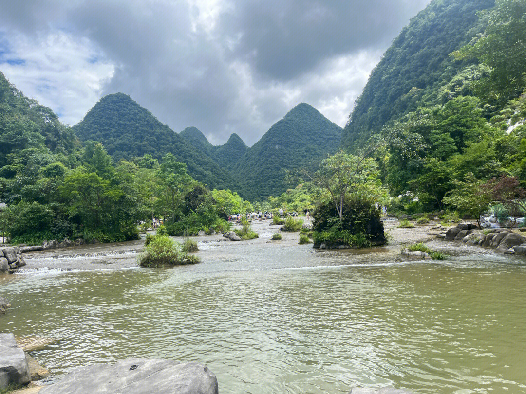 从西江苗寨出来开车到荔波小七孔,喀斯特地貌区,这个景区可以说很全了