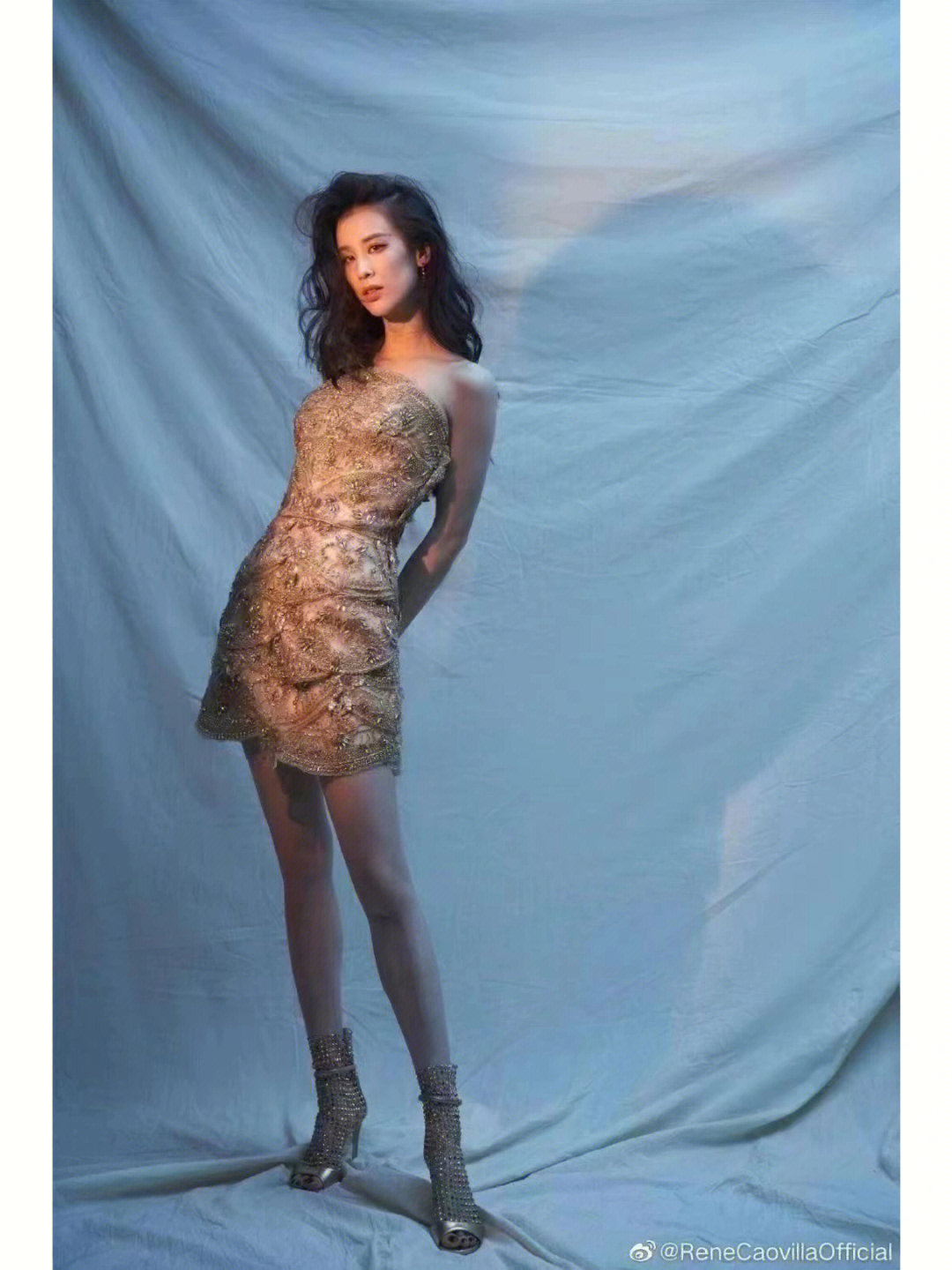 黄圣依闪耀姿态完美诠释女人的极致魅