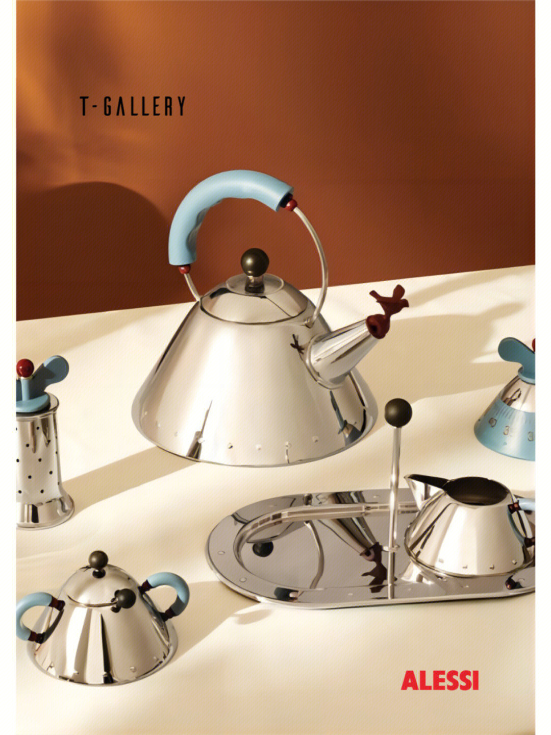 如1985年设计的水壶实用美观,获得了最大的成功,被认为是一件经典