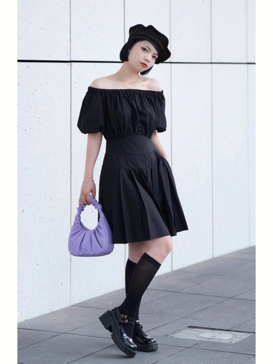 夏季穿搭可盐可甜黑色连衣裙紫黑搭配