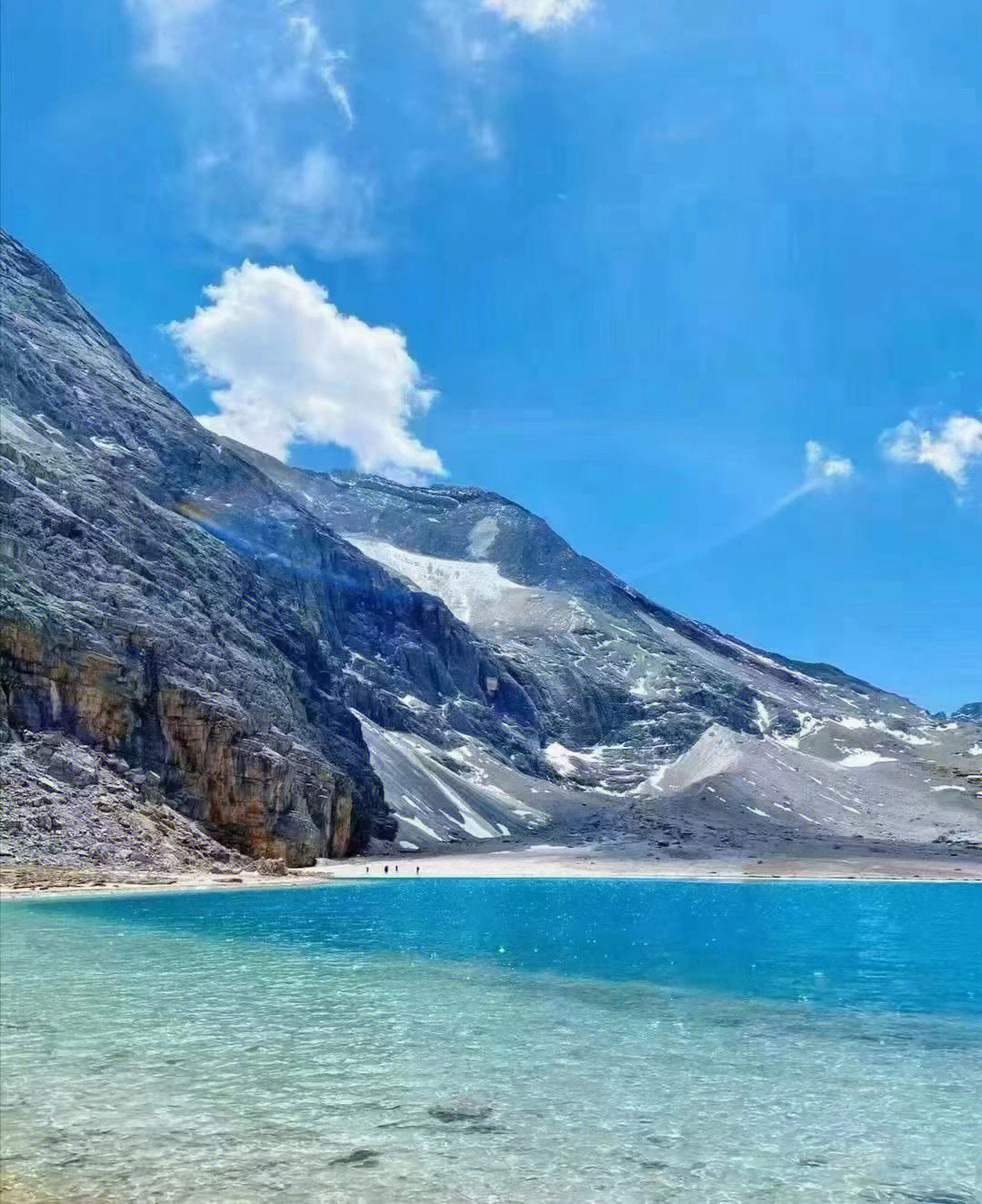 没删的导游天天在朋友圈发美景好想出去玩