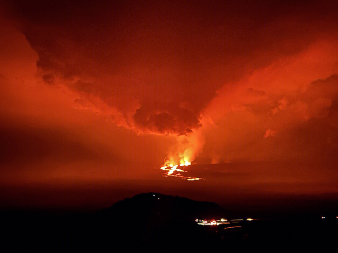 火山  