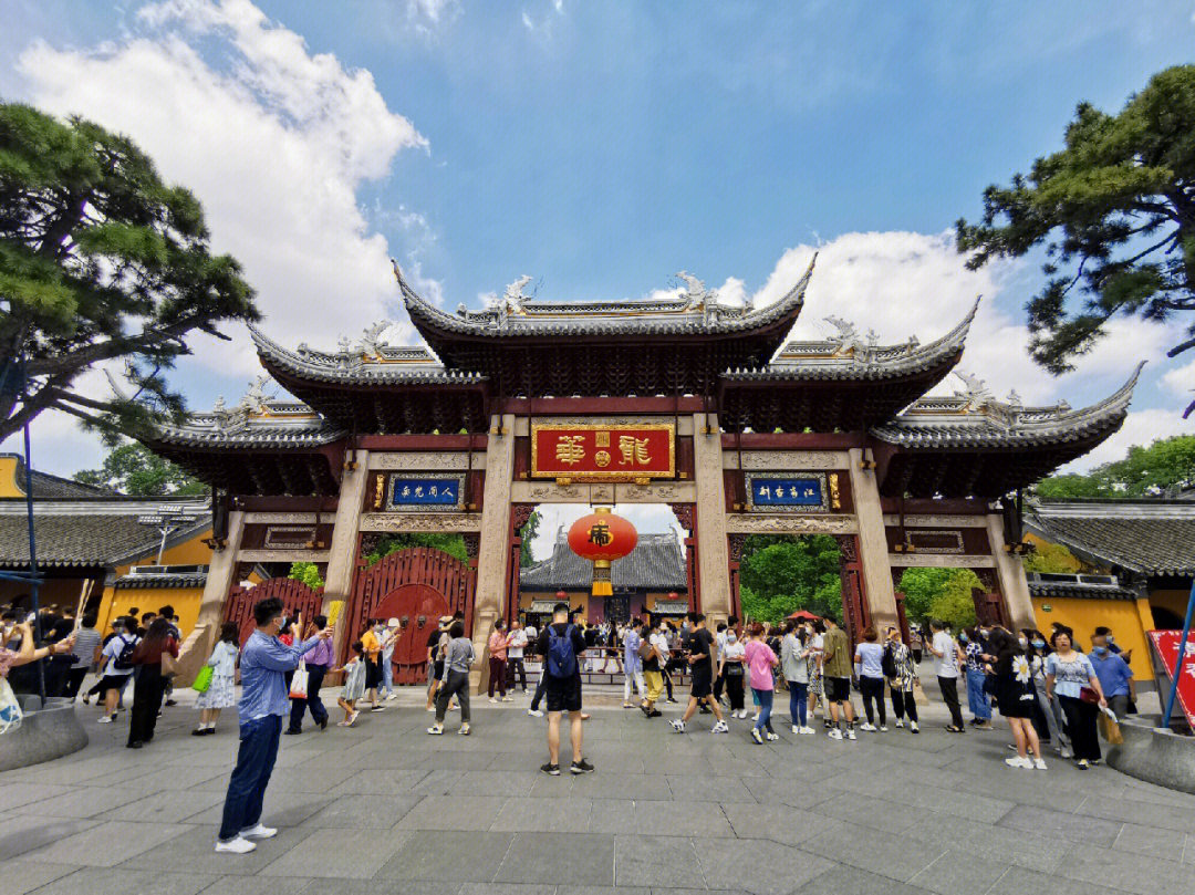 中秋节的龙华寺