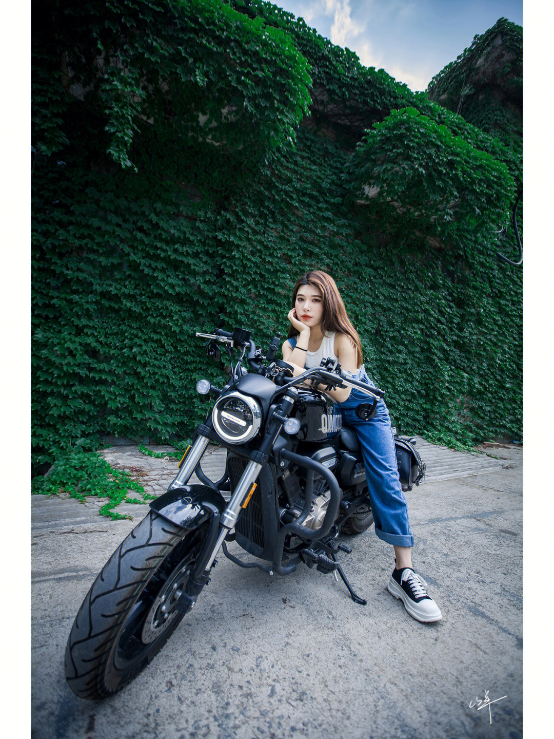 手机壁纸摩托车美女图片