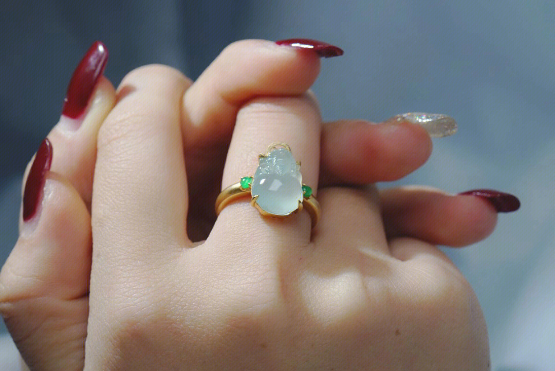 朱砂貔貅戒指的戴法女图片