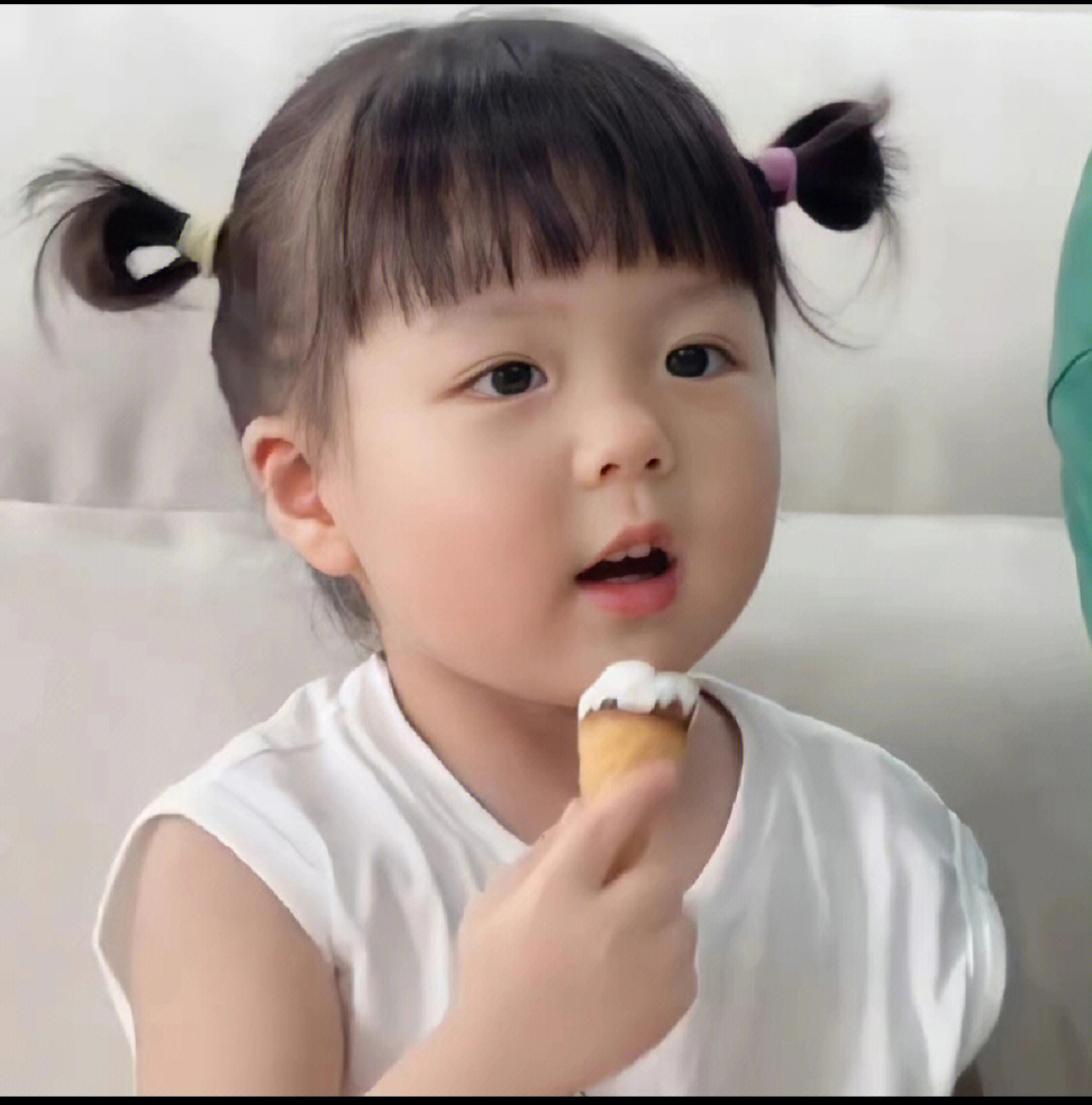 小女孩吃雪糕头像图片
