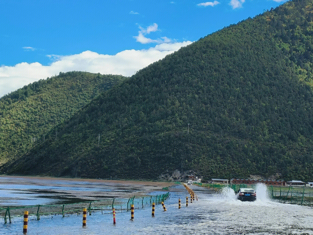 纳帕海涉水公路打卡