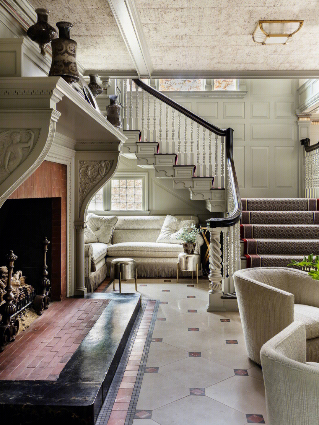 欧式大别墅超有格调的实木护墙楼梯