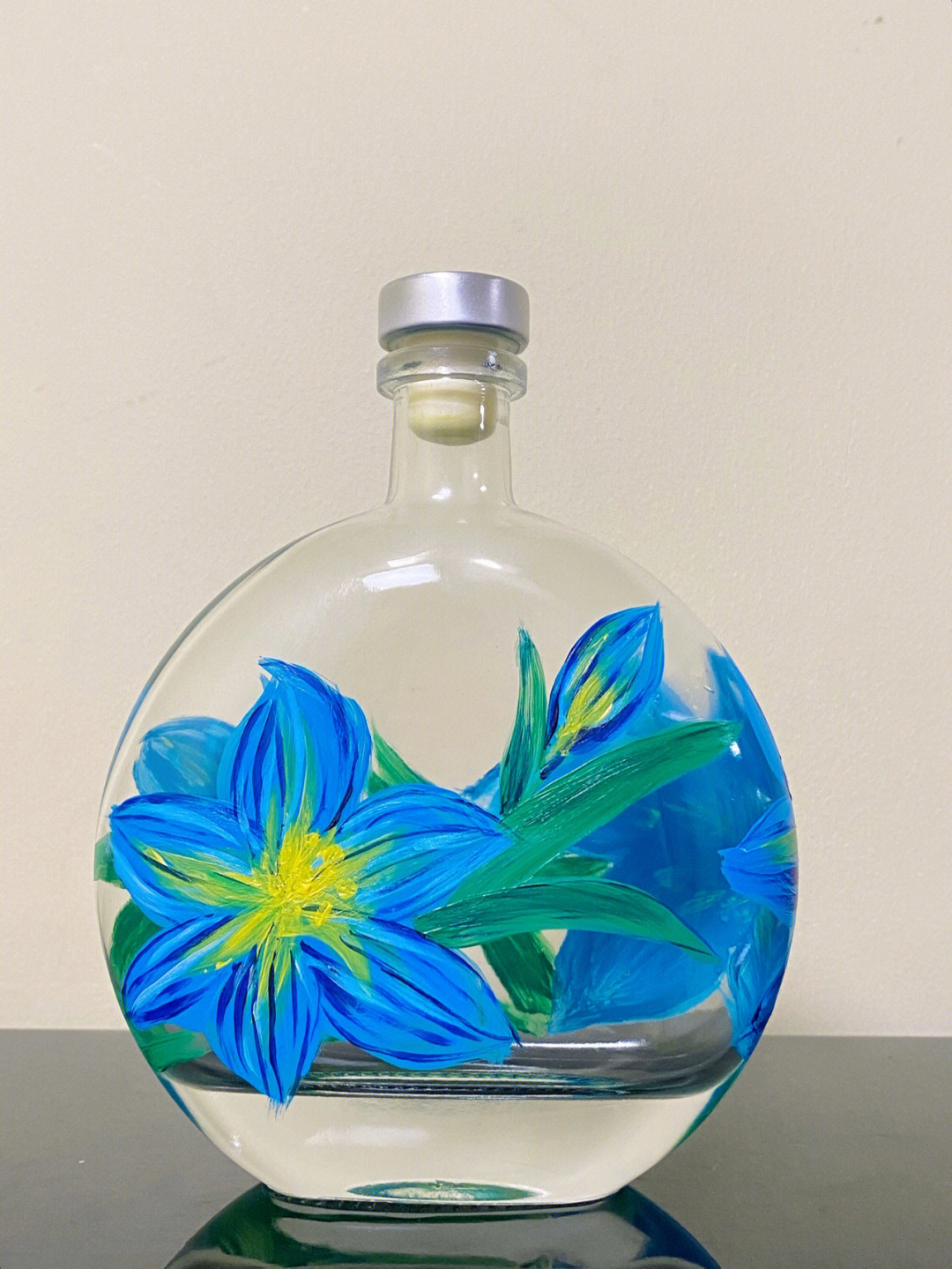 用丙烯颜料画玻璃瓶子图片