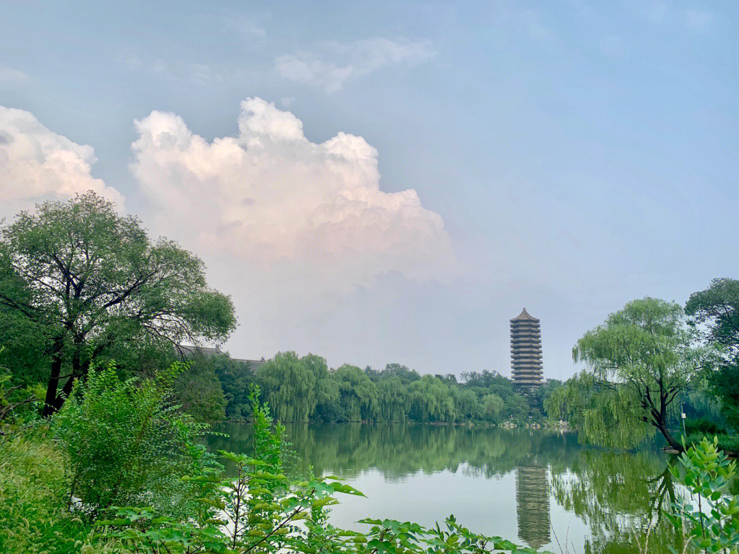 北大夏秋风景图