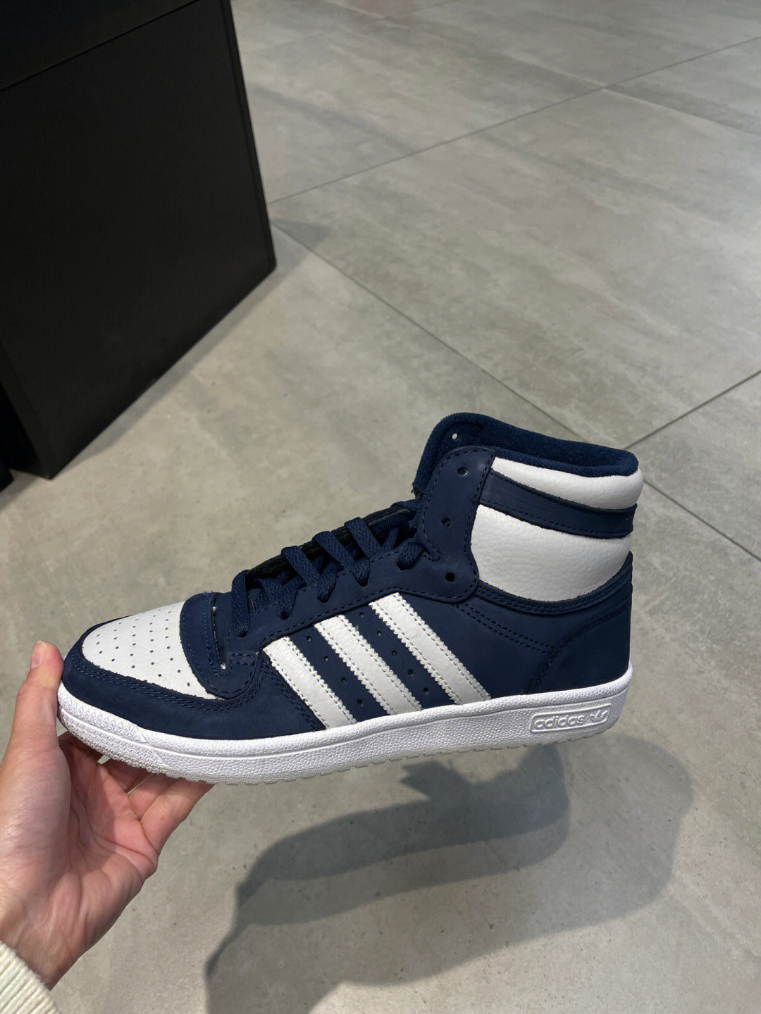 阿迪达斯adidas三叶草男款高帮板鞋