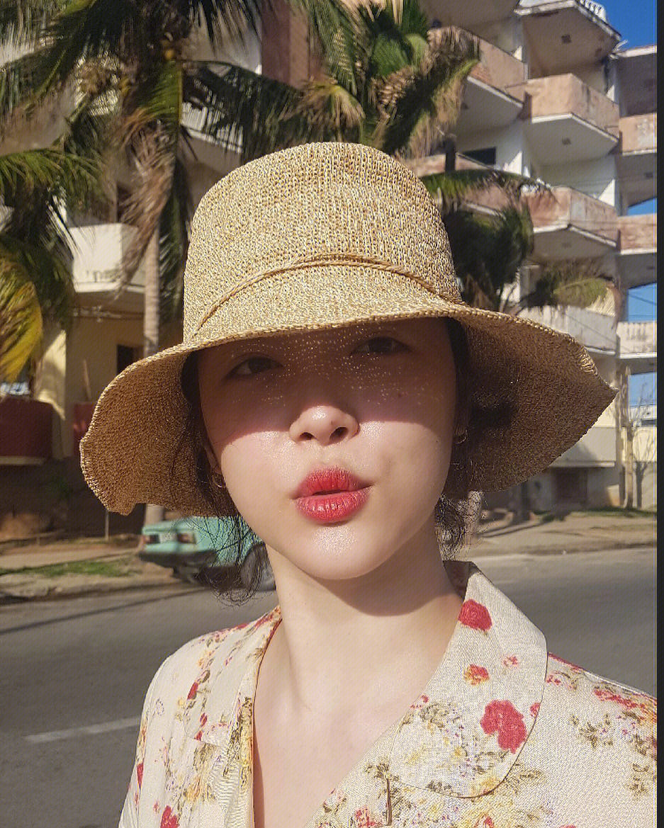 崔雪莉201712instagram古巴游客照