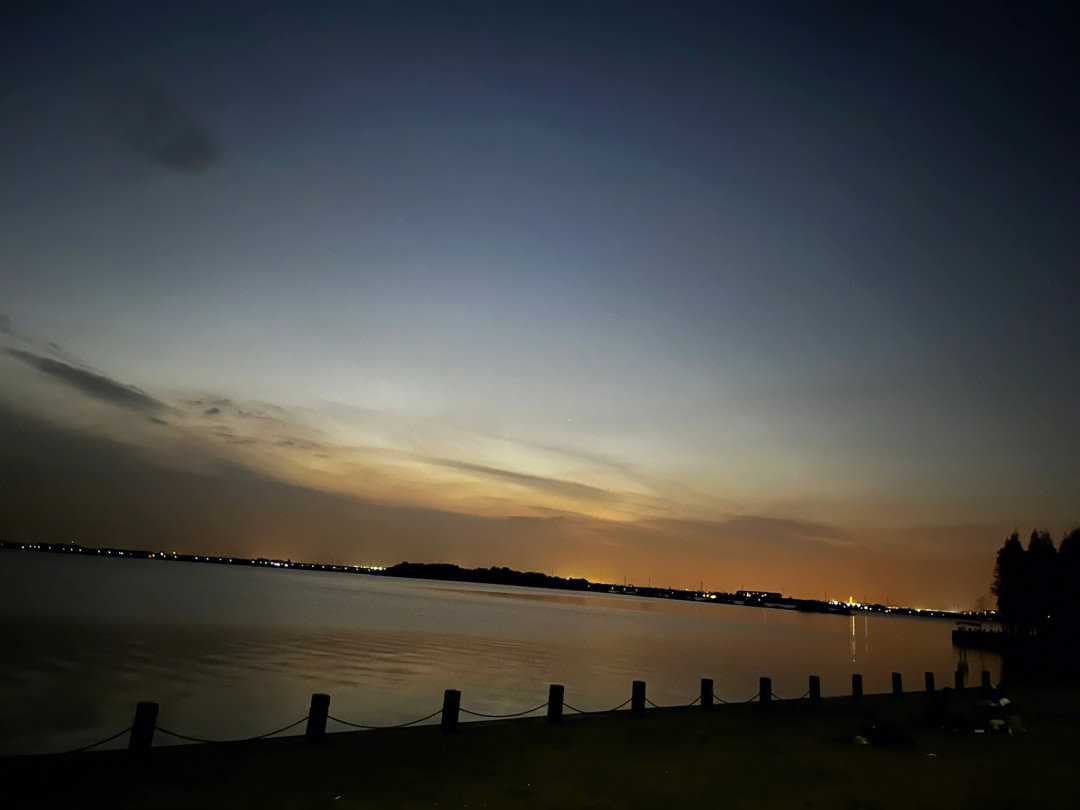 丁山湖夜景图片