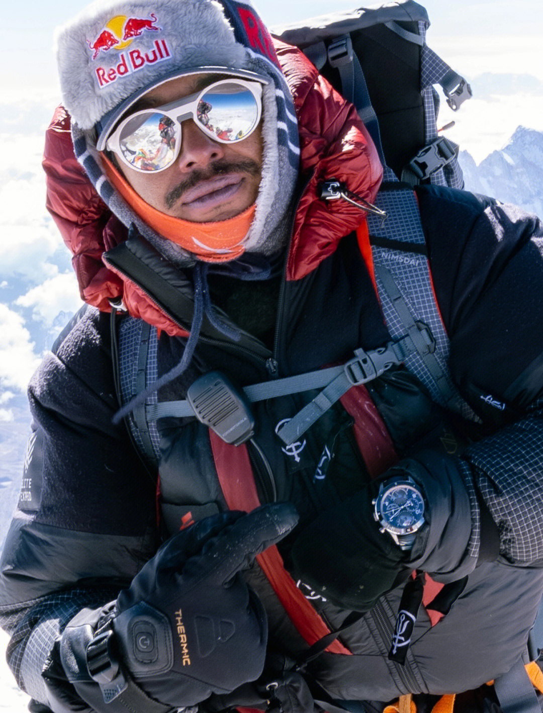 万宝龙表随尼泊尔登山家珠峰登顶成功