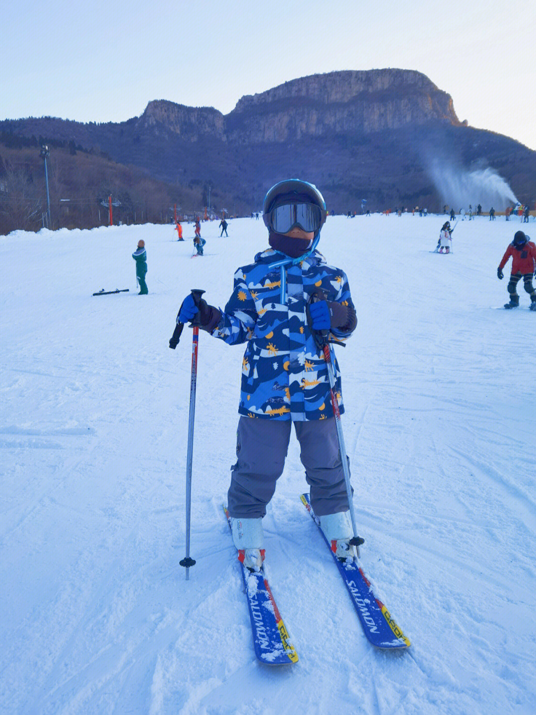 滑雪少年