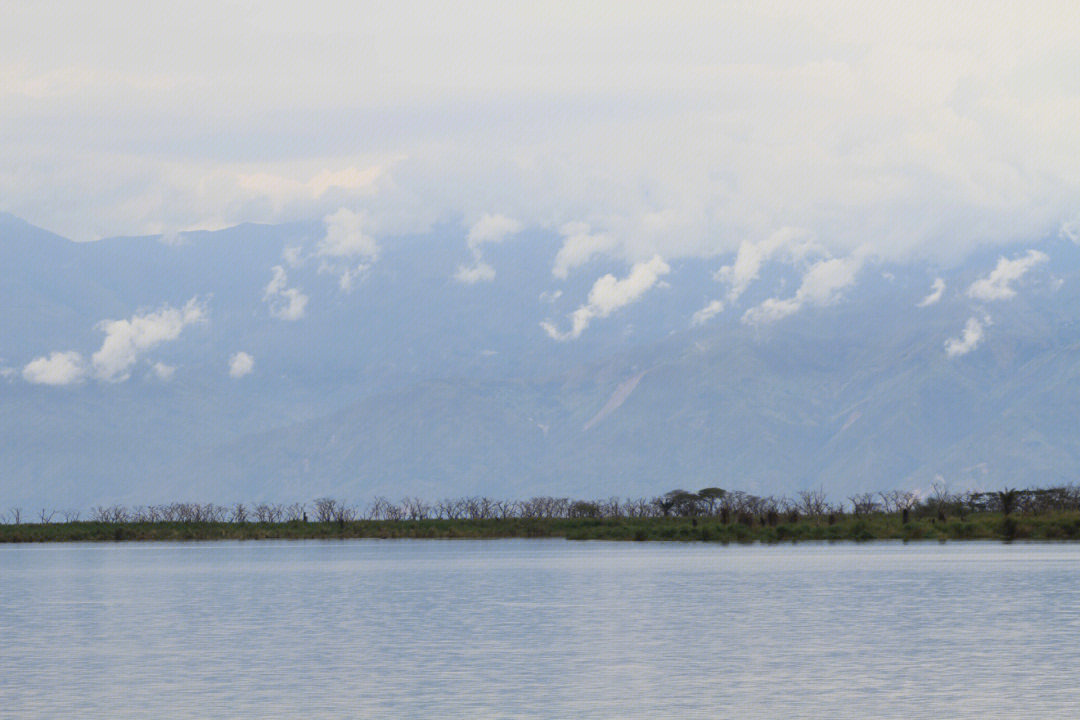 谁能想到这是非洲呢布隆迪坦噶尼喀湖大景