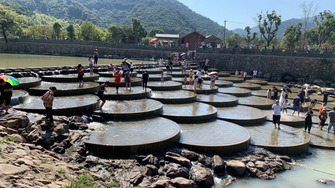 新路村网红鱼鳞坝