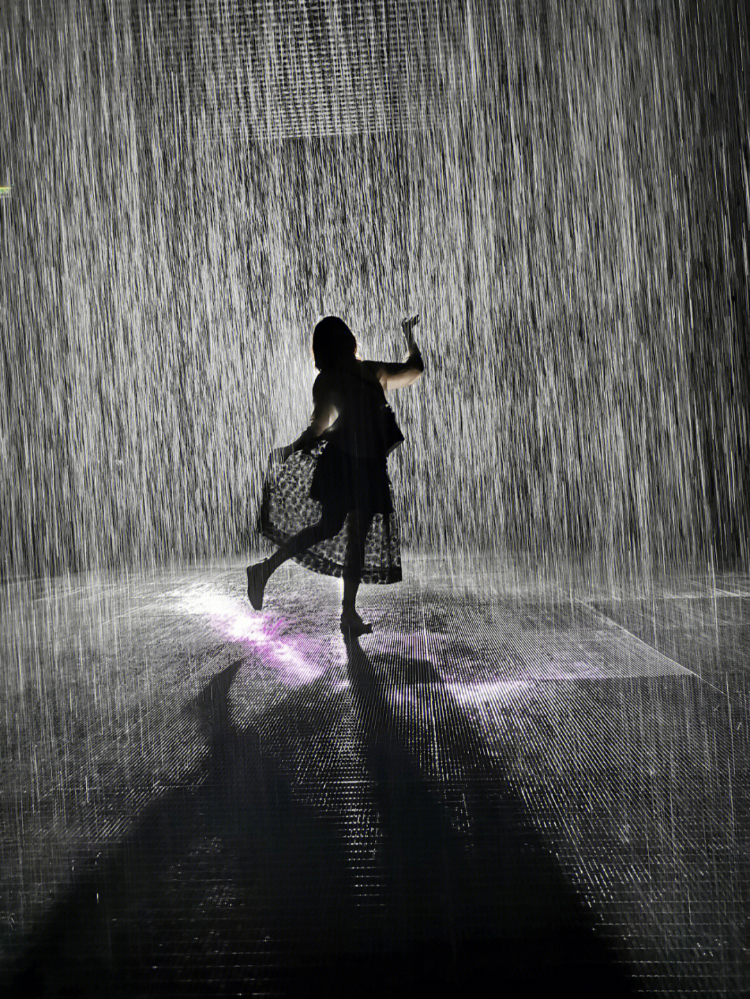 雨中跳舞唯美图片