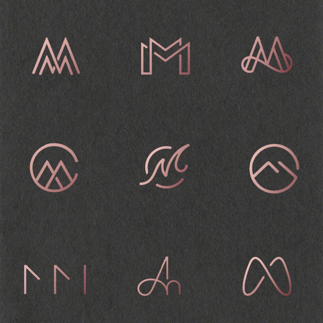 logo有M标志的鞋子图片