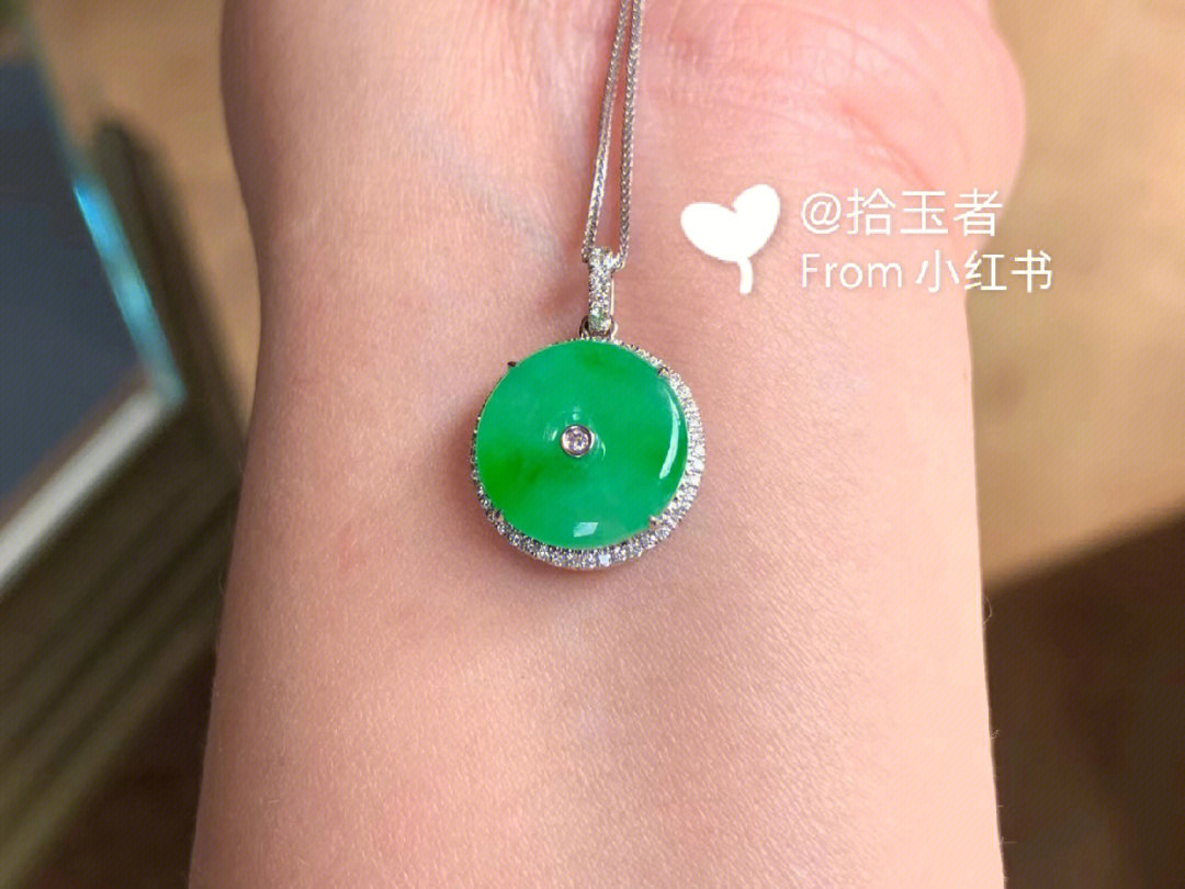 18k金钻石镶嵌满绿平安扣吊坠