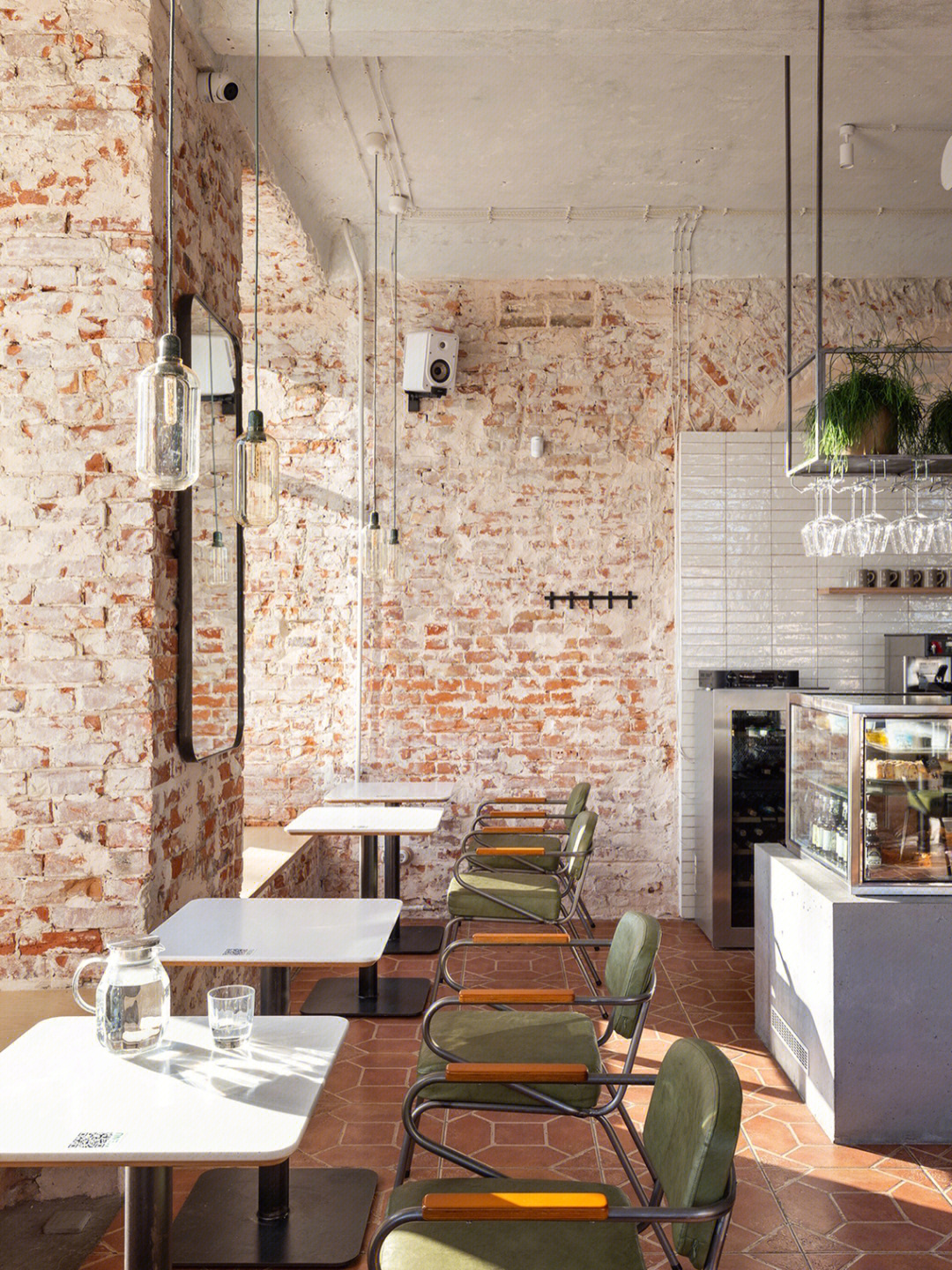7170㎡咖啡店设计红砖墙复古绿别具一格