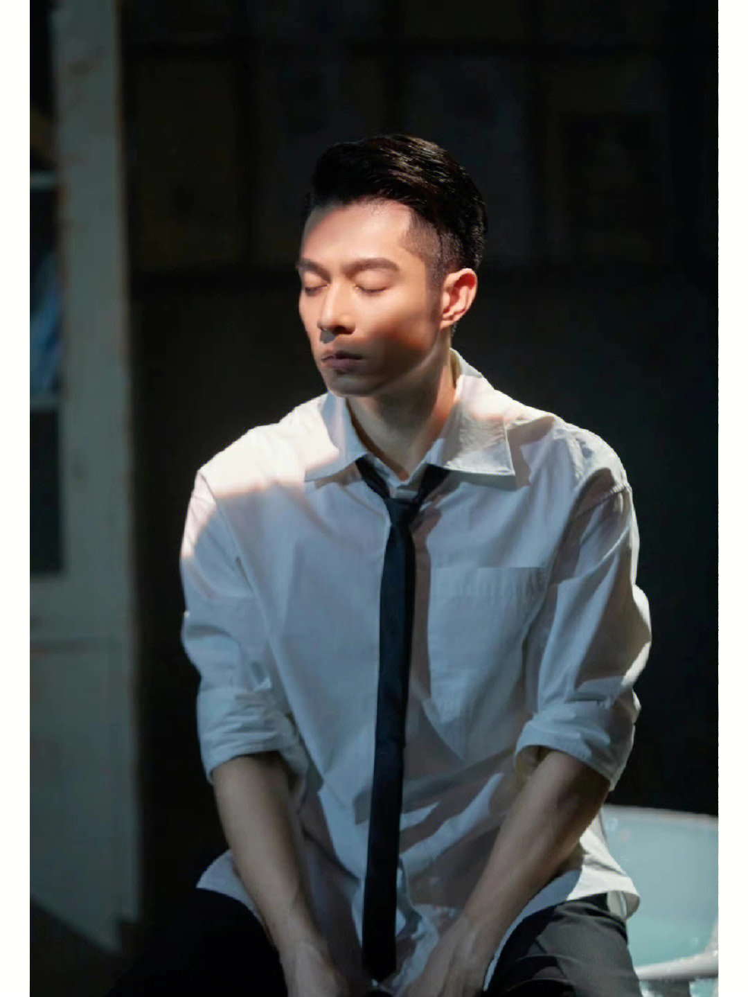 周柏豪穿西服的哥哥更帅哦