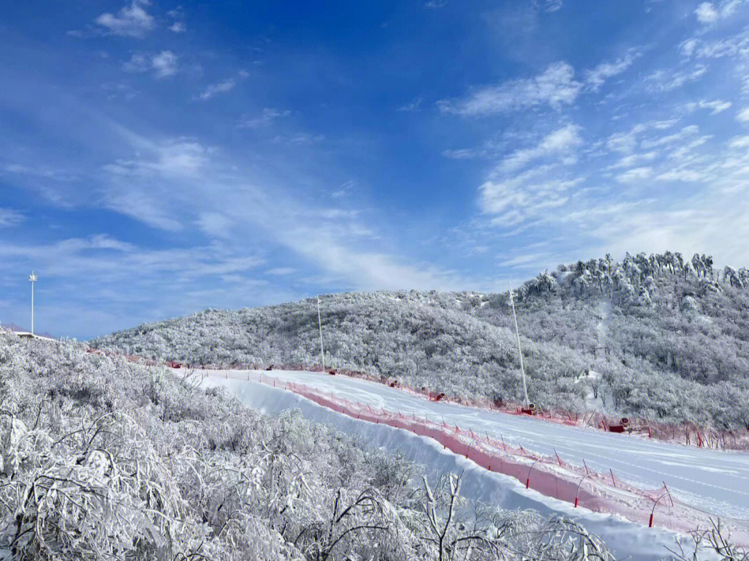 云上草原雪场图片