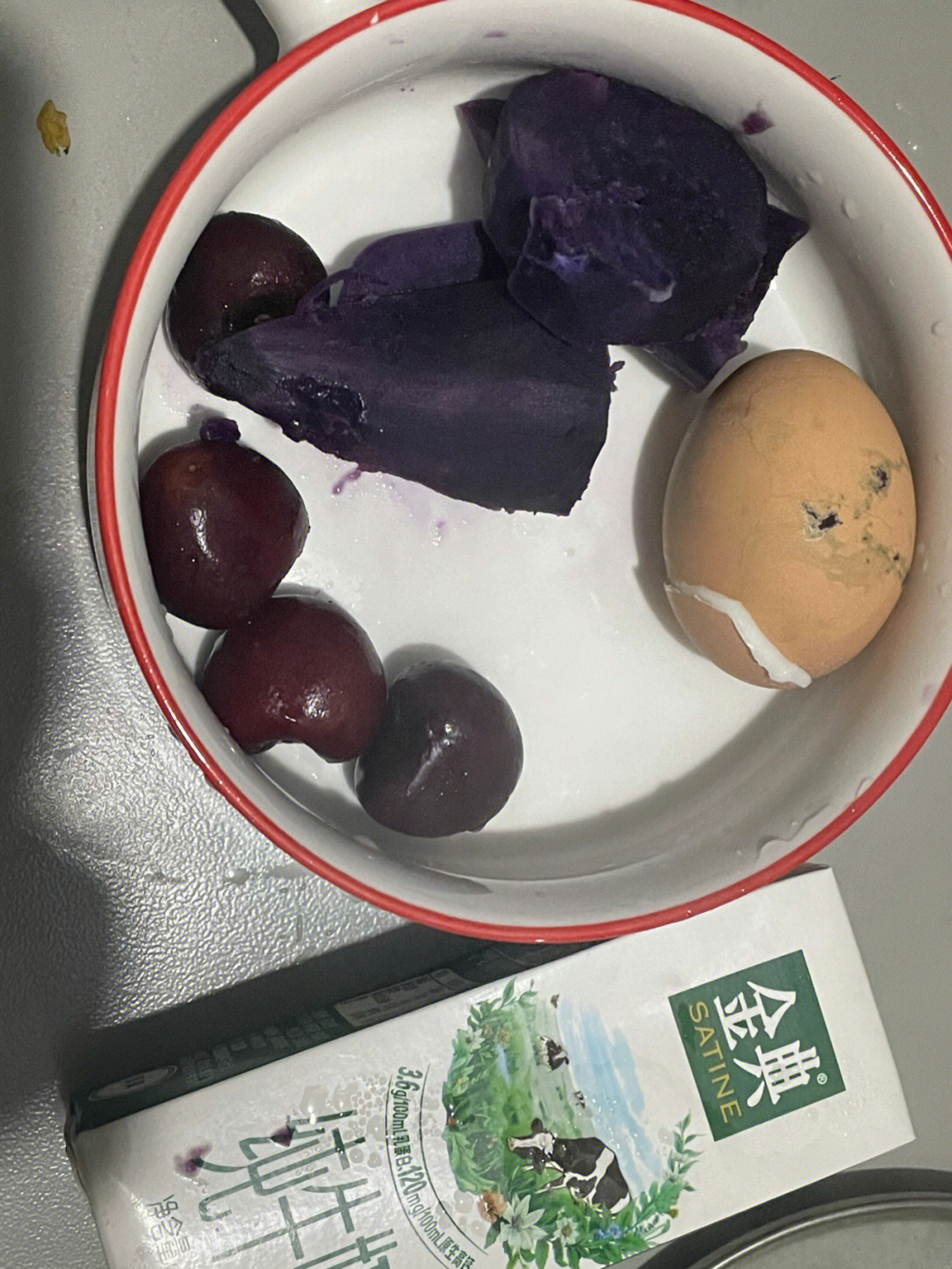 早餐,紫薯,鸡蛋,车厘子3颗加一瓶牛奶
