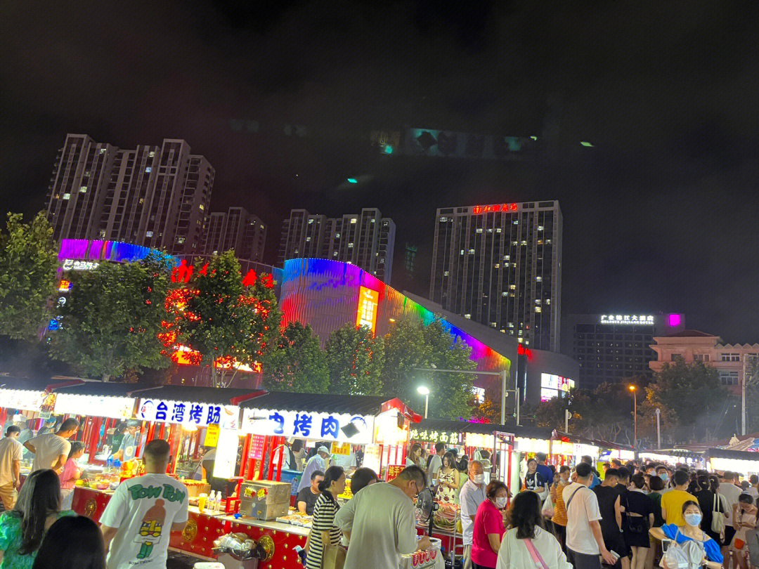 李村步行街夜市图片