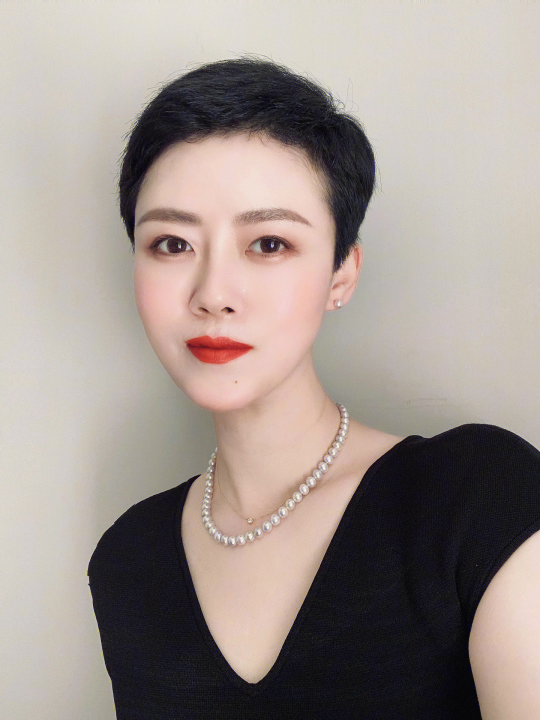 自来卷发型女生短发图片