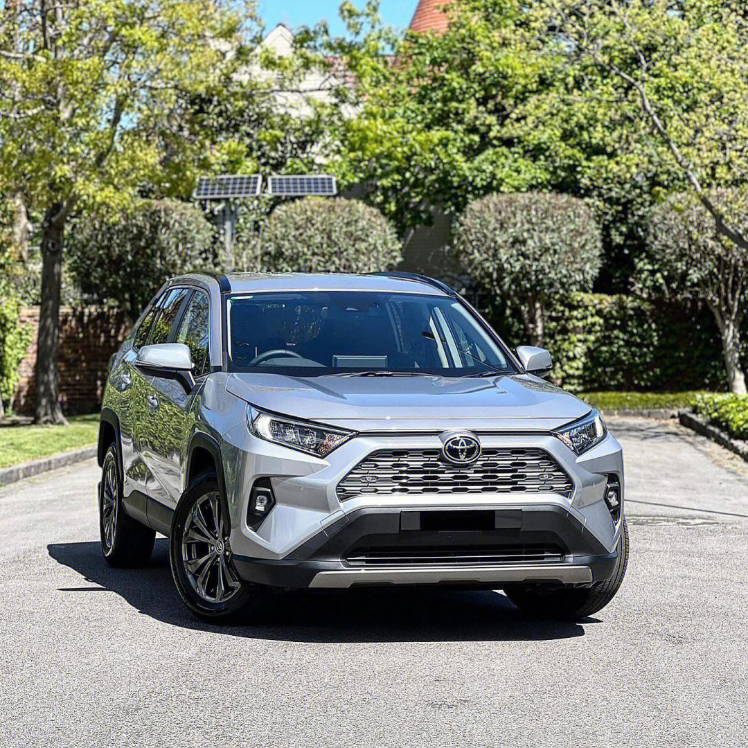 出售2022 丰田rav41800公里外银内黑步座椅gps导航倒车影像以及前车