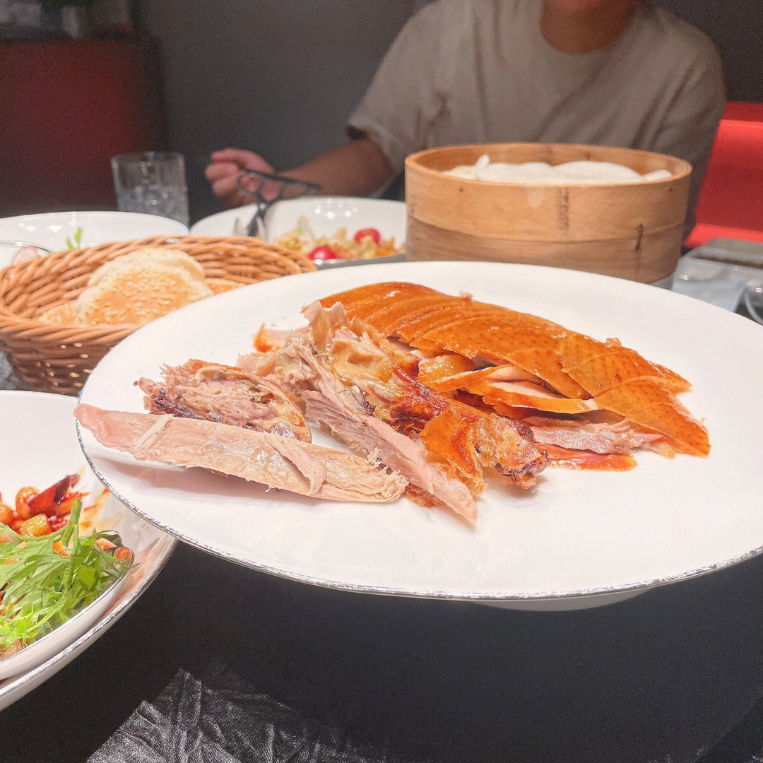 最近和朋友都想吃烤鸭了一直心心念北京的大董烤鸭西安skp也开了一家