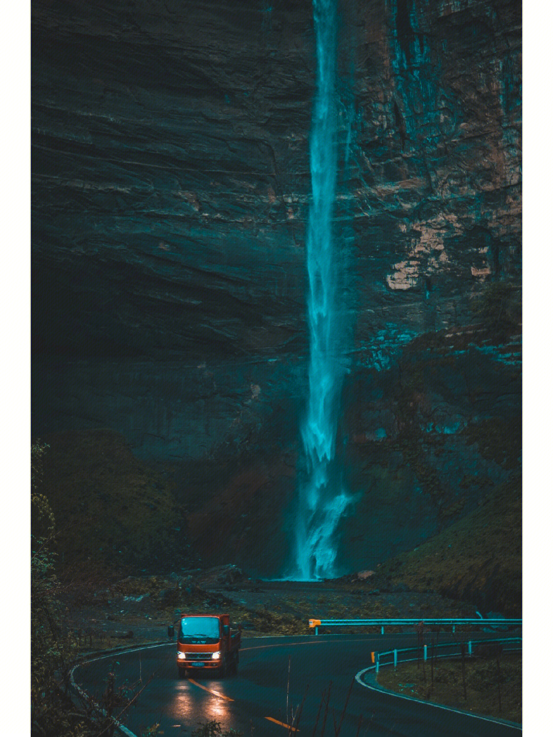 纳雍吊水岩瀑布图片