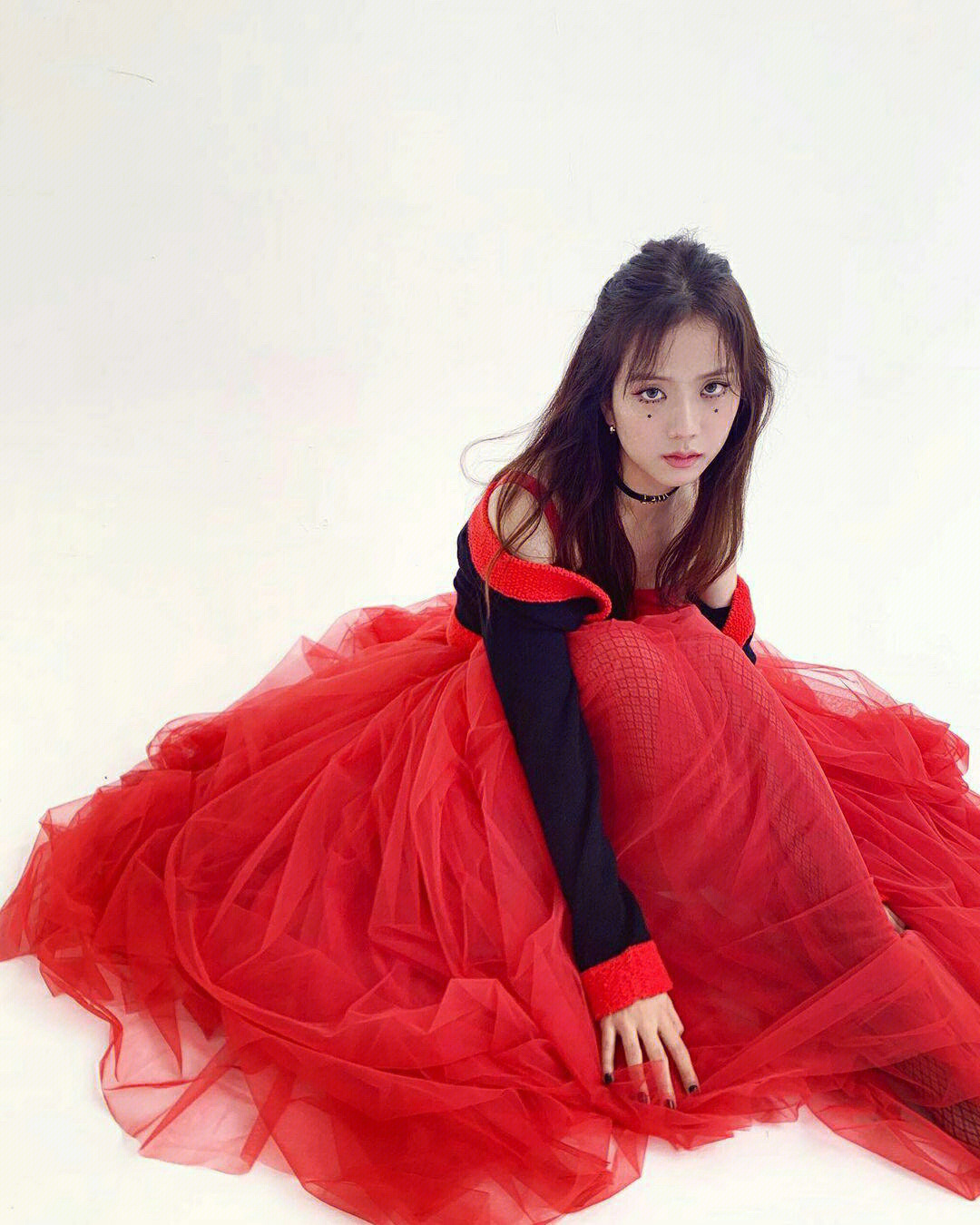 jisoo红裙子照片图片