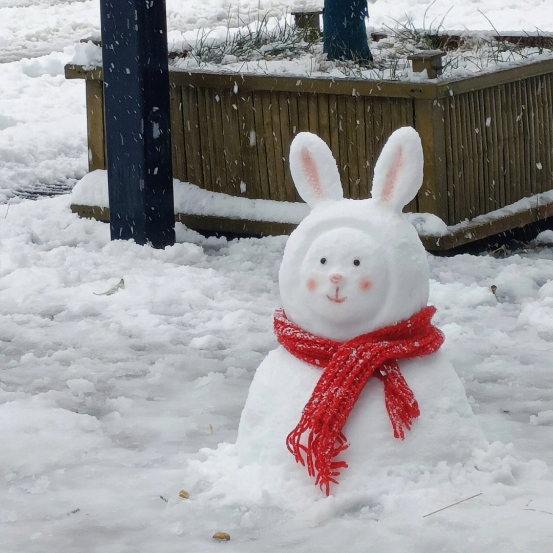 谁能拒绝一个可爱的小兔子雪人呢