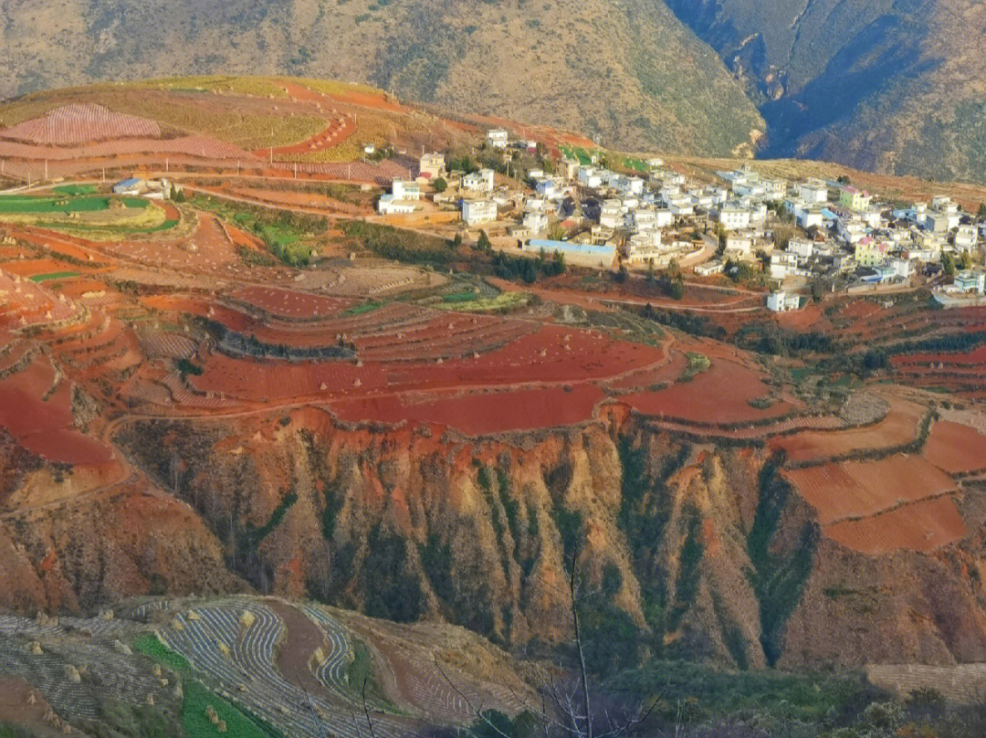 东川红土地落霞沟简介图片