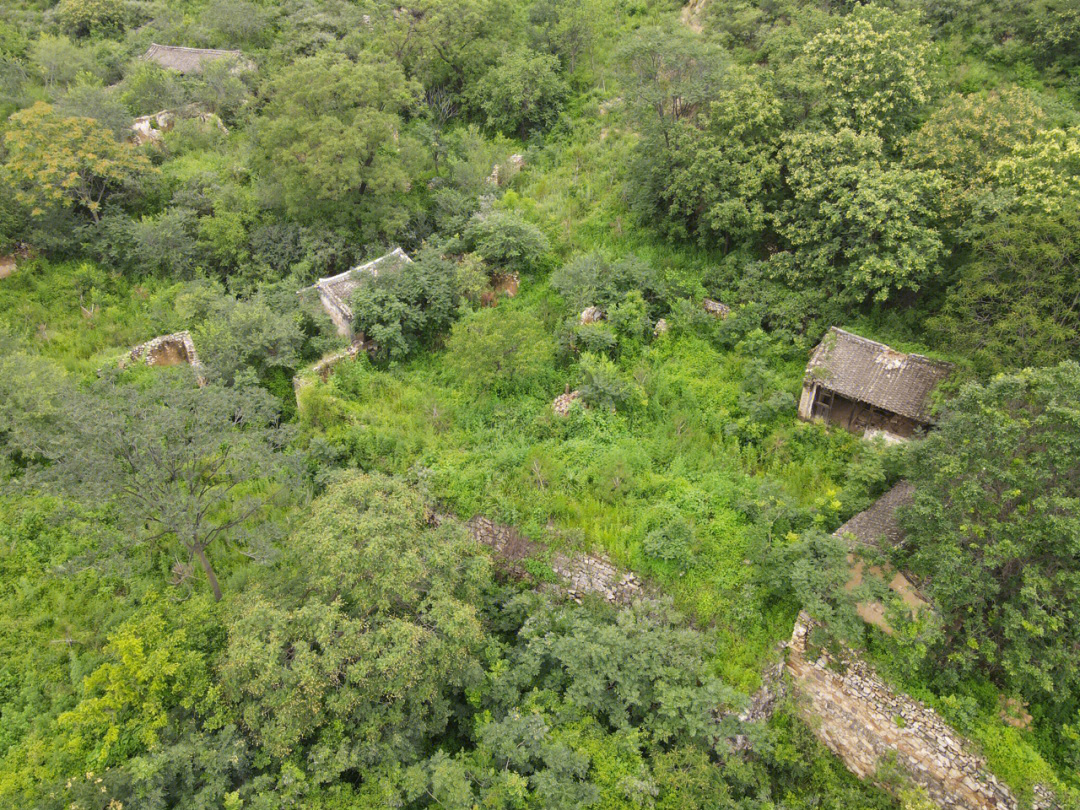 四川无人村荒山图片